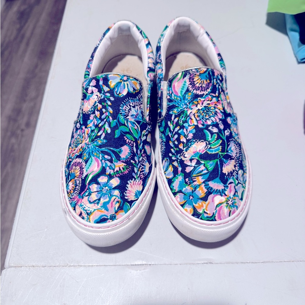 Lilly Pulitzer Julie sneaker High Tide Navy size 7